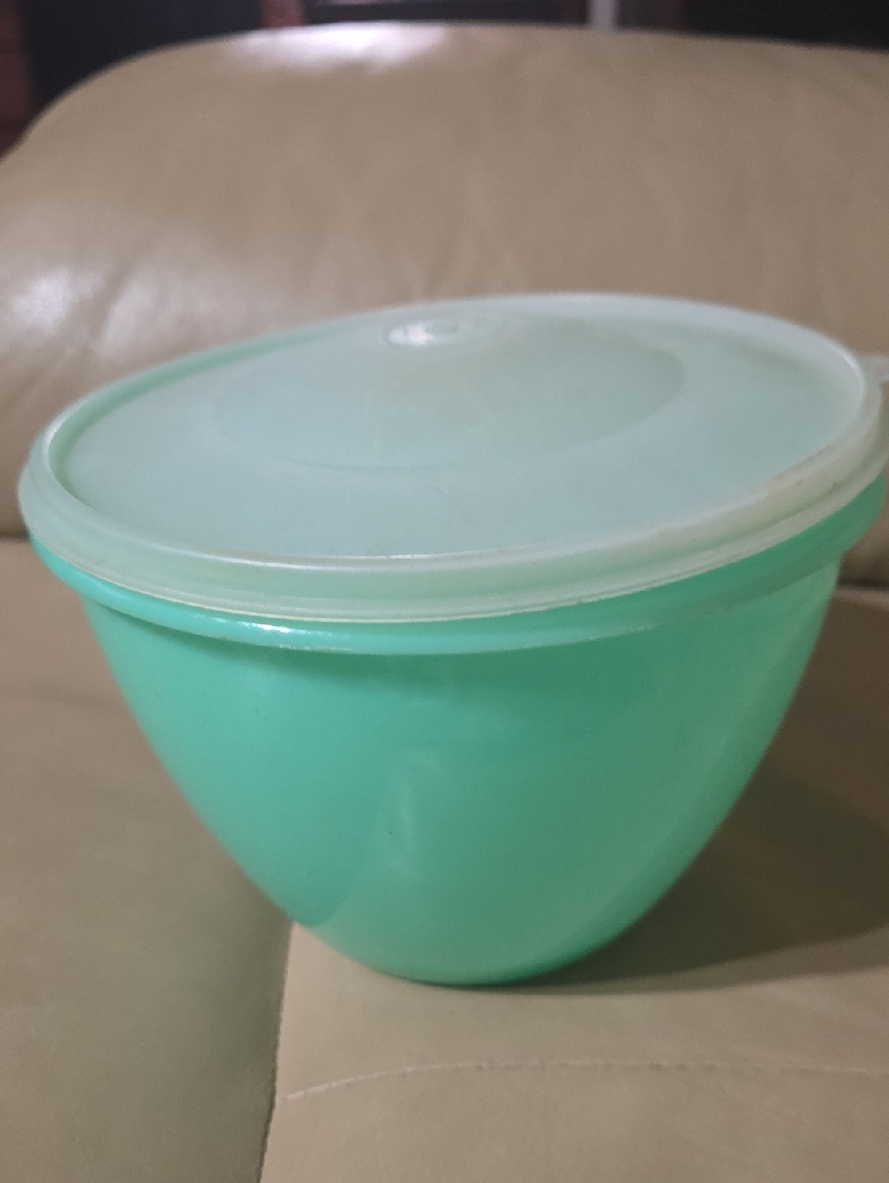 1970s Tupperware Crisp-It Lettuce Keeper Jadeite Green Lid & Spike